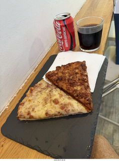 423 a2y. Spain - Barcelona - Born neighborhood - pizza lunch