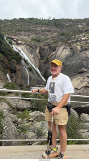 82 a2y. Spain - bus tour of north shore - river= Adam