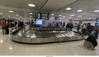 34 a2y. Phoenix Sky Harbor - awaiting bags